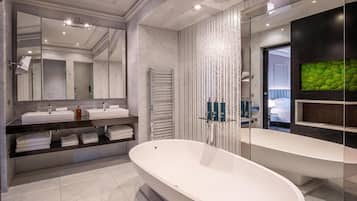 Presidentiële suite, toegang tot de clublounge | Badkamer | milieuvriendelijk toiletgerief, een haardroger, handdoeken