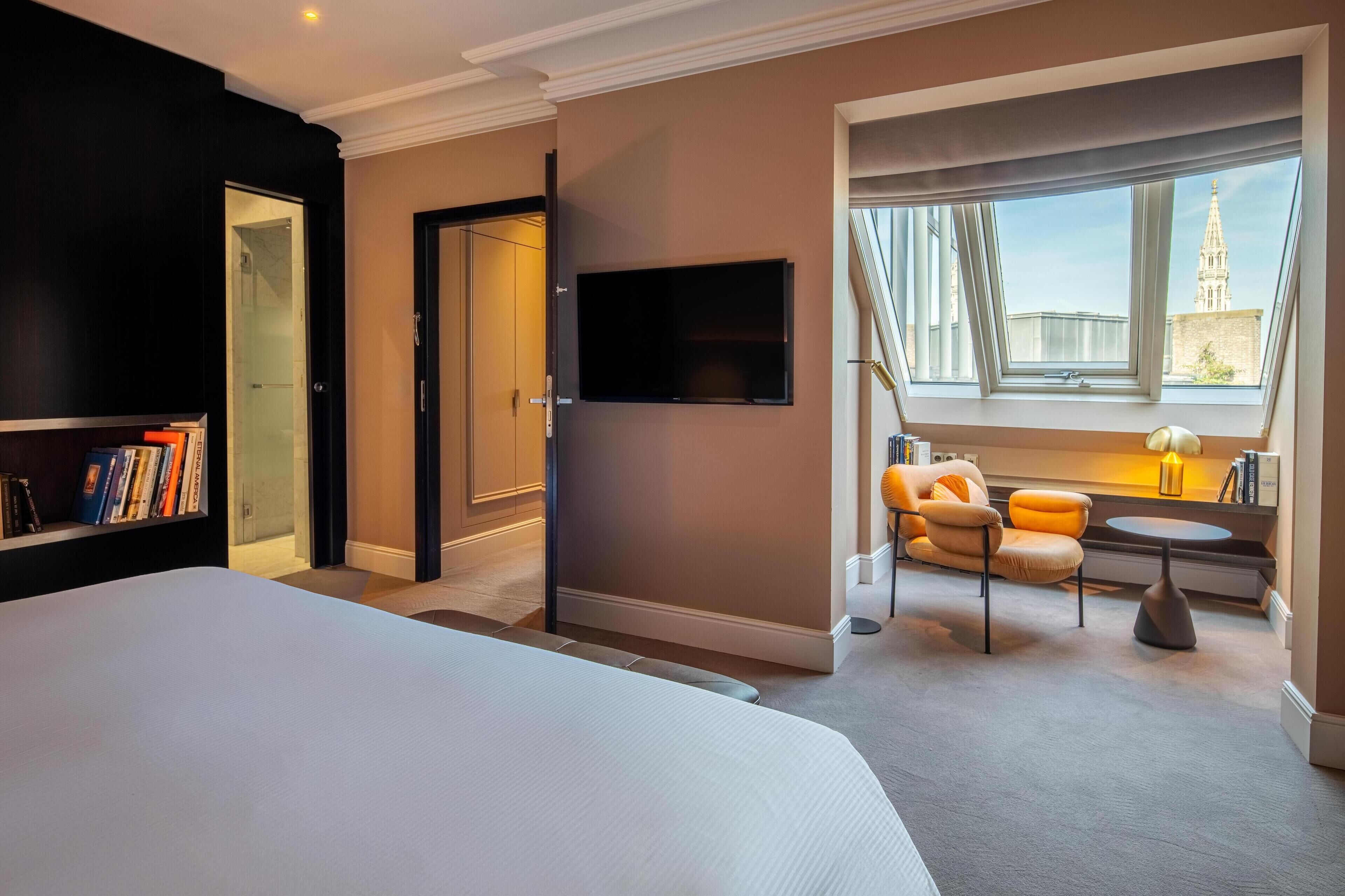Presidential Suite, Club Lounge Access | Hypo-allergenic bedding, in-room safe, desk, laptop workspace
