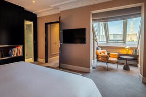 Presidential Suite, Club Lounge Access | Hypo-allergenic bedding, in-room safe, desk, laptop workspace