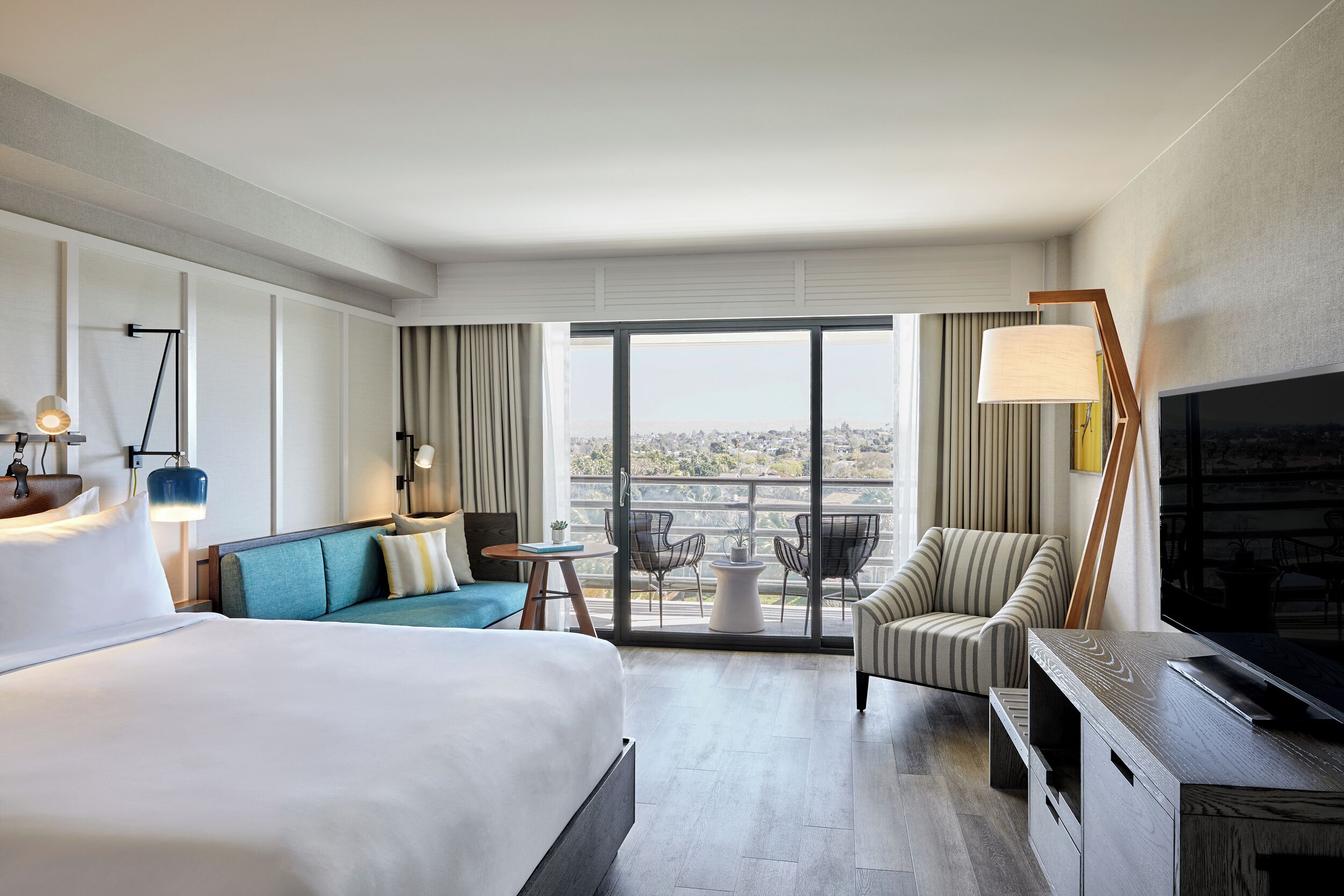 Room, 1 King Bed, Balcony (Hearing Accessible) | Down comforters, pillowtop beds, in-room safe, desk