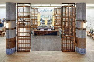 Vistas para o campo de golfe, serve almoço e jantar 