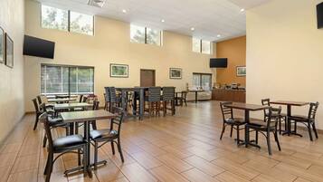 Free daily continental breakfast