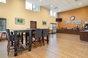 Free daily continental breakfast 