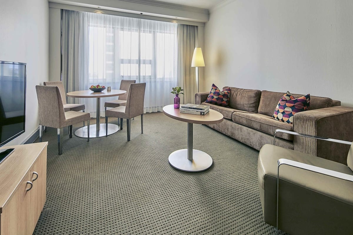 Privilege, Suite, 1 Double Bed | Minibar, in-room safe, desk, soundproofing