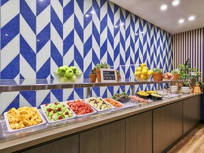 Breakfast and dinner served - Mercure Perth (Perth)
