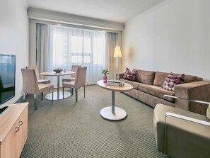 Privilege, Suite, 1 Double Bed | Minibar, in-room safe, desk, soundproofing - Mercure Perth (Perth)
