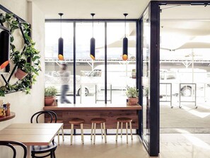 Breakfast and dinner served - Mercure Perth (Perth)