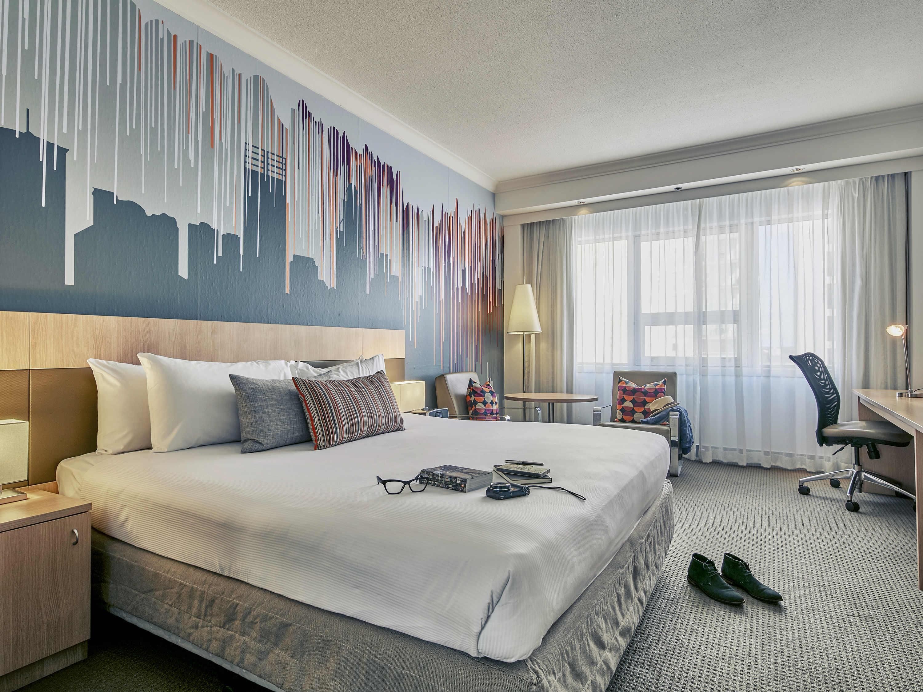 Privilege, Room, 1 Queen Bed | Minibar, in-room safe, desk, soundproofing