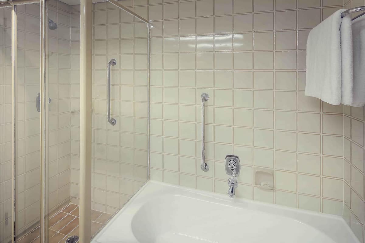 Superior Room, 1 Queen Bed | Minibar, in-room safe, desk, soundproofing