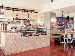 Bar (on property) - Mercure Perth (Perth)