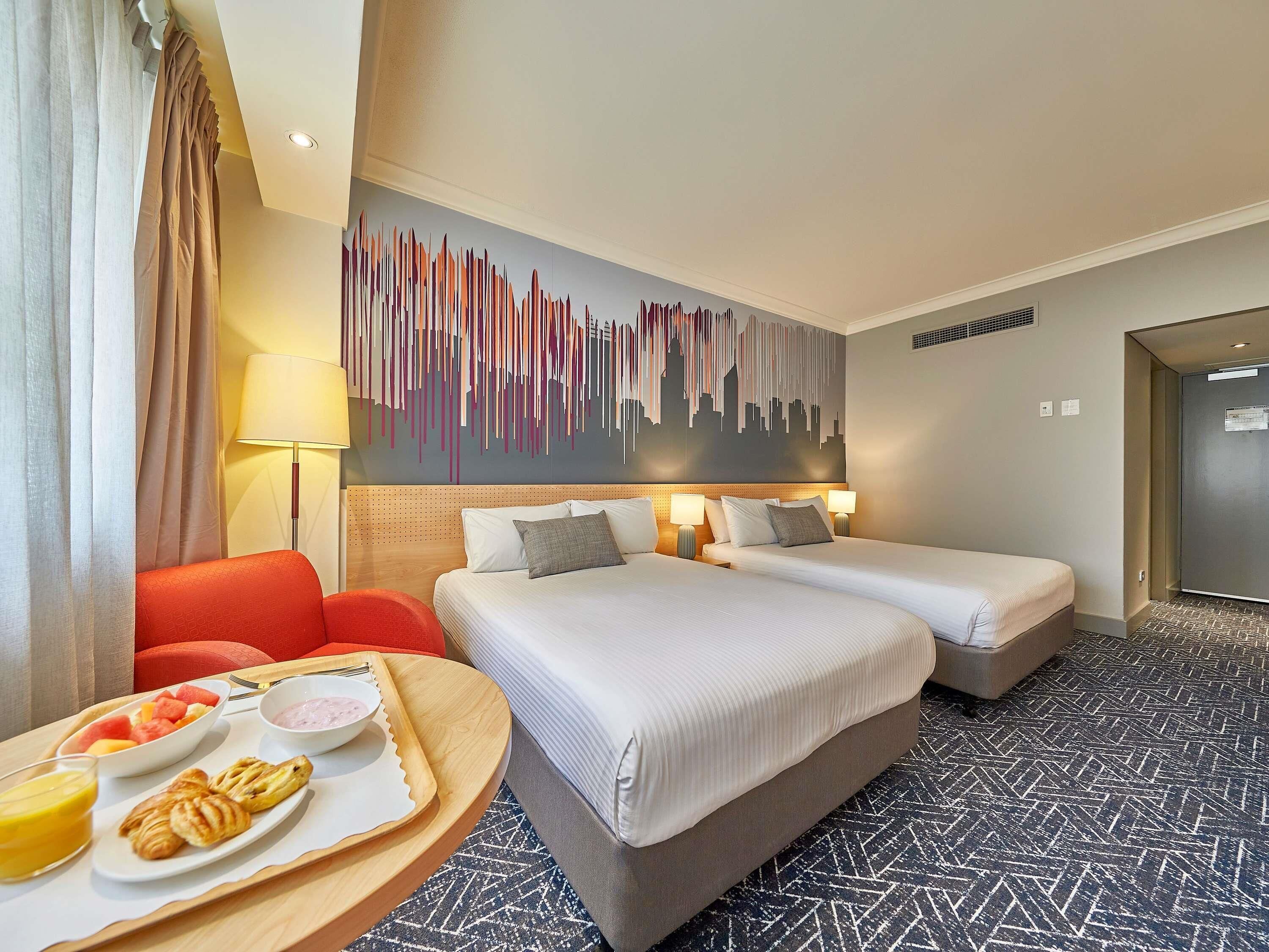 ミニバー、セーフティボックス (室内)、デスク、防音設備