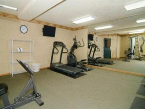 A gym with treadmills, elliptical machines, and weight equipment. - Pan American Inn & Suites (Albuquerque)