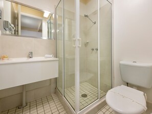 Shower - Sundown Villas (Symonston)