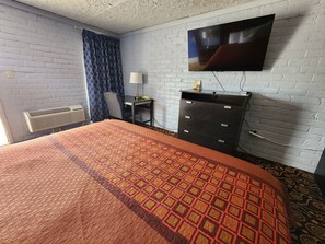 Room, 1 King Bed | Desk, iron/ironing board, rollaway beds, free WiFi