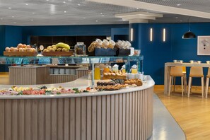2 restaurants; breakfast and dinner served - Crowne Plaza Milan - Linate by IHG (San Donato Milanese)