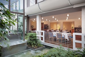 2 restaurants servant le petit déjeuner, spécialités Cuisine italienne