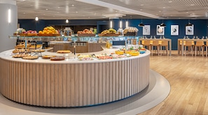 2 restaurants, breakfast, dinner served; Italian cuisine