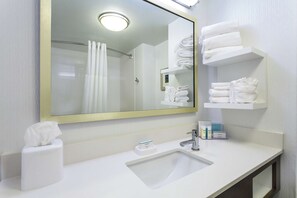 Free toiletries, hair dryer, towels, soap - Hampton Inn Manassas (Manassas)