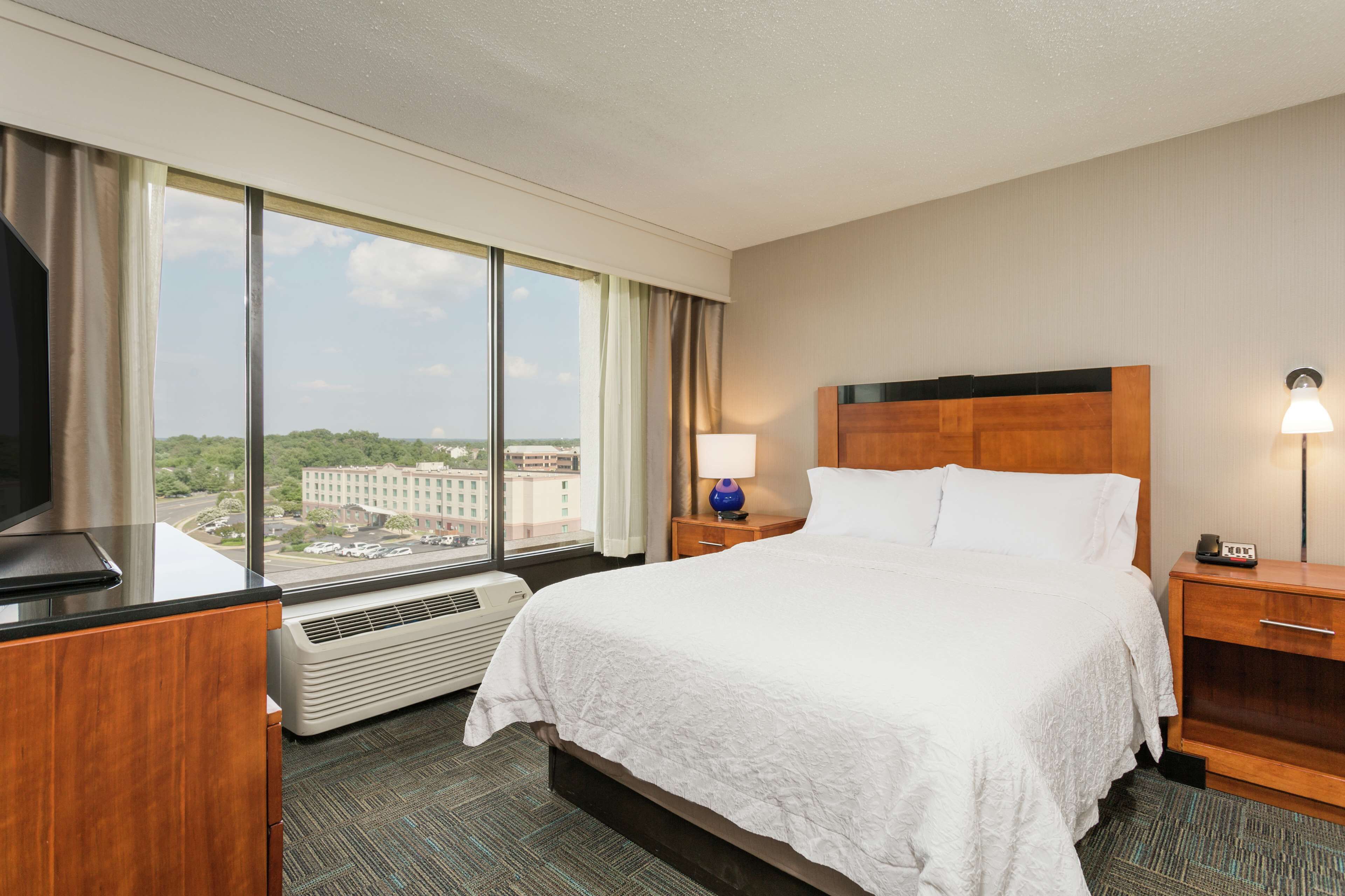 suite, 1 queen bed, non smoking | in-room safe, individually decorated, individually furnished