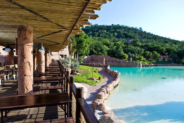 Poolside bar