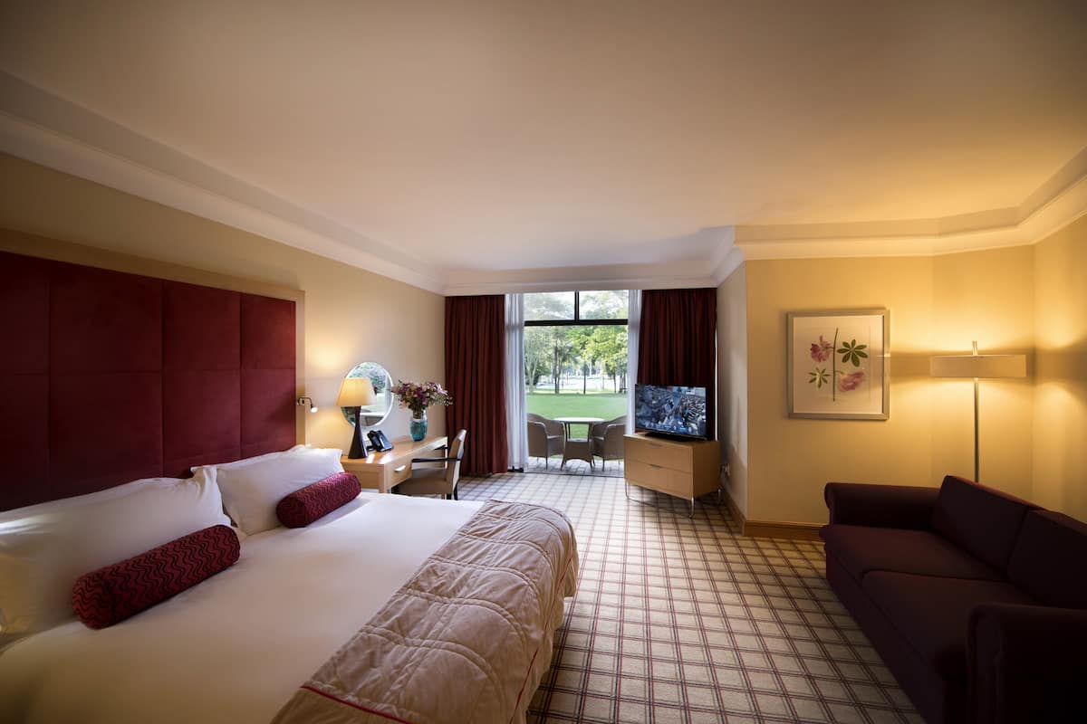In-room safe, desk, free WiFi, bed sheets