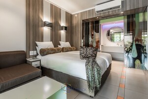 Caja fuerte, escritorio, wifi gratis y ropa de cama