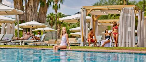 Outdoor pool, pool umbrellas, sun loungers