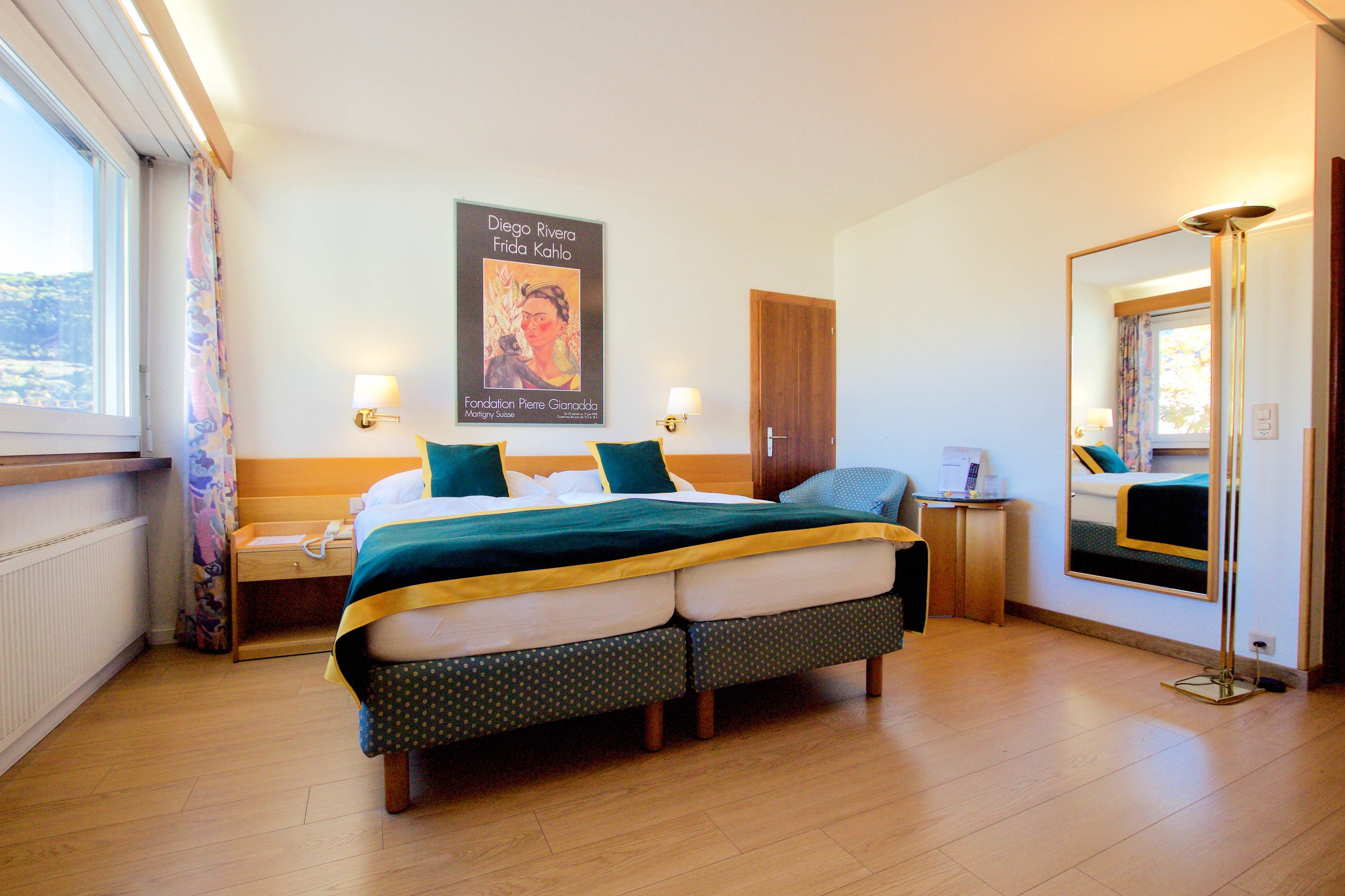 standard triple room | minibar, in-room safe, desk, iron/ironing board