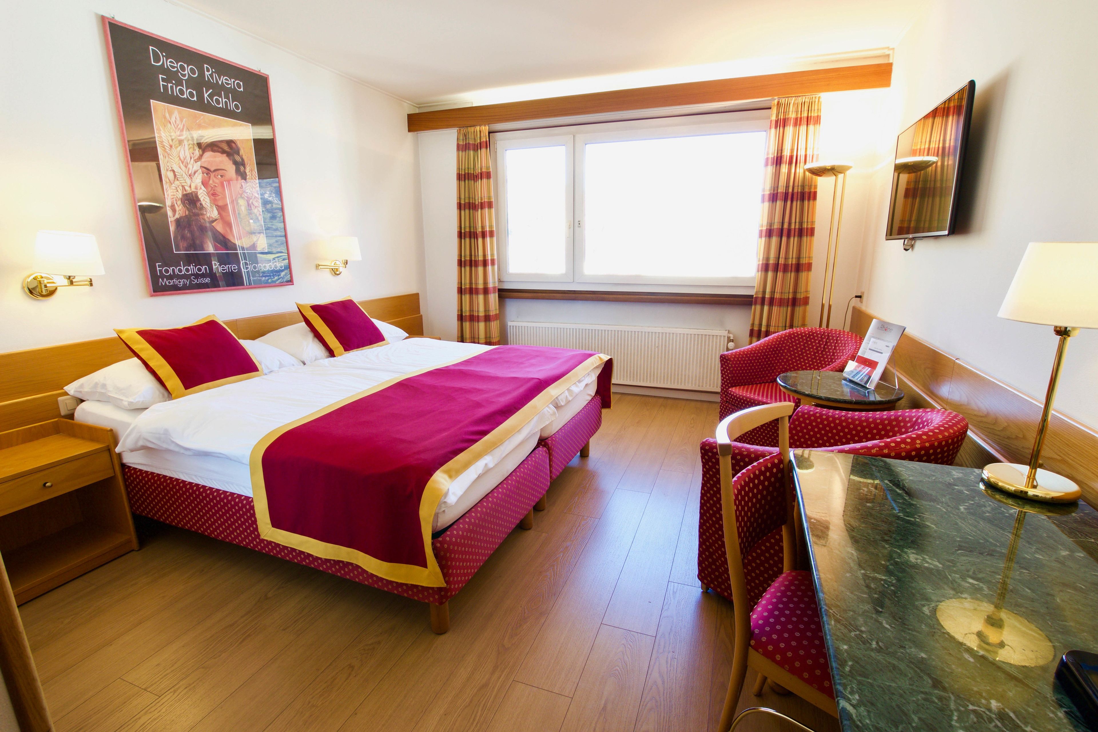 standard double room | minibar, in-room safe, desk, iron/ironing board