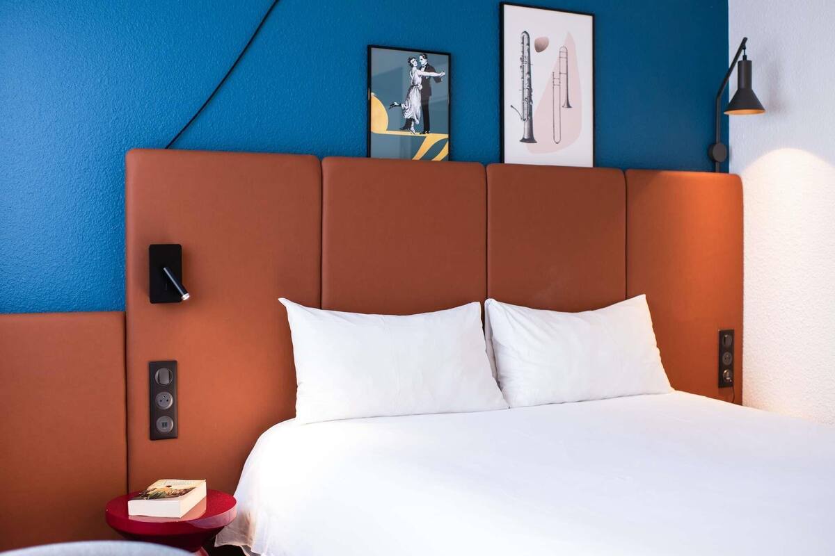 Standard Double Room, 1 Double Bed | Premium bedding, individually furnished, desk, laptop workspace