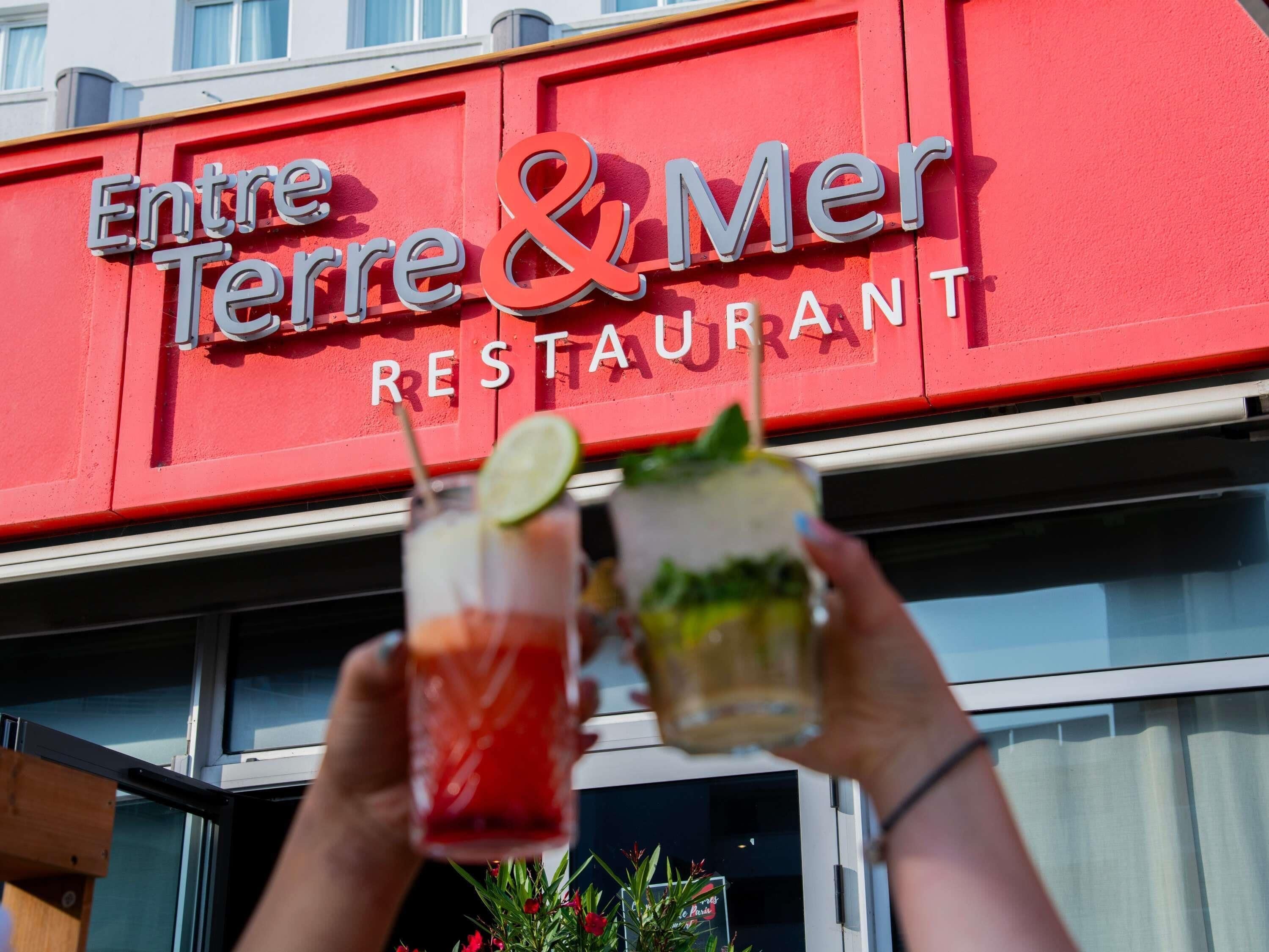 A red sign for Entre Terre & Mer Restaurant.