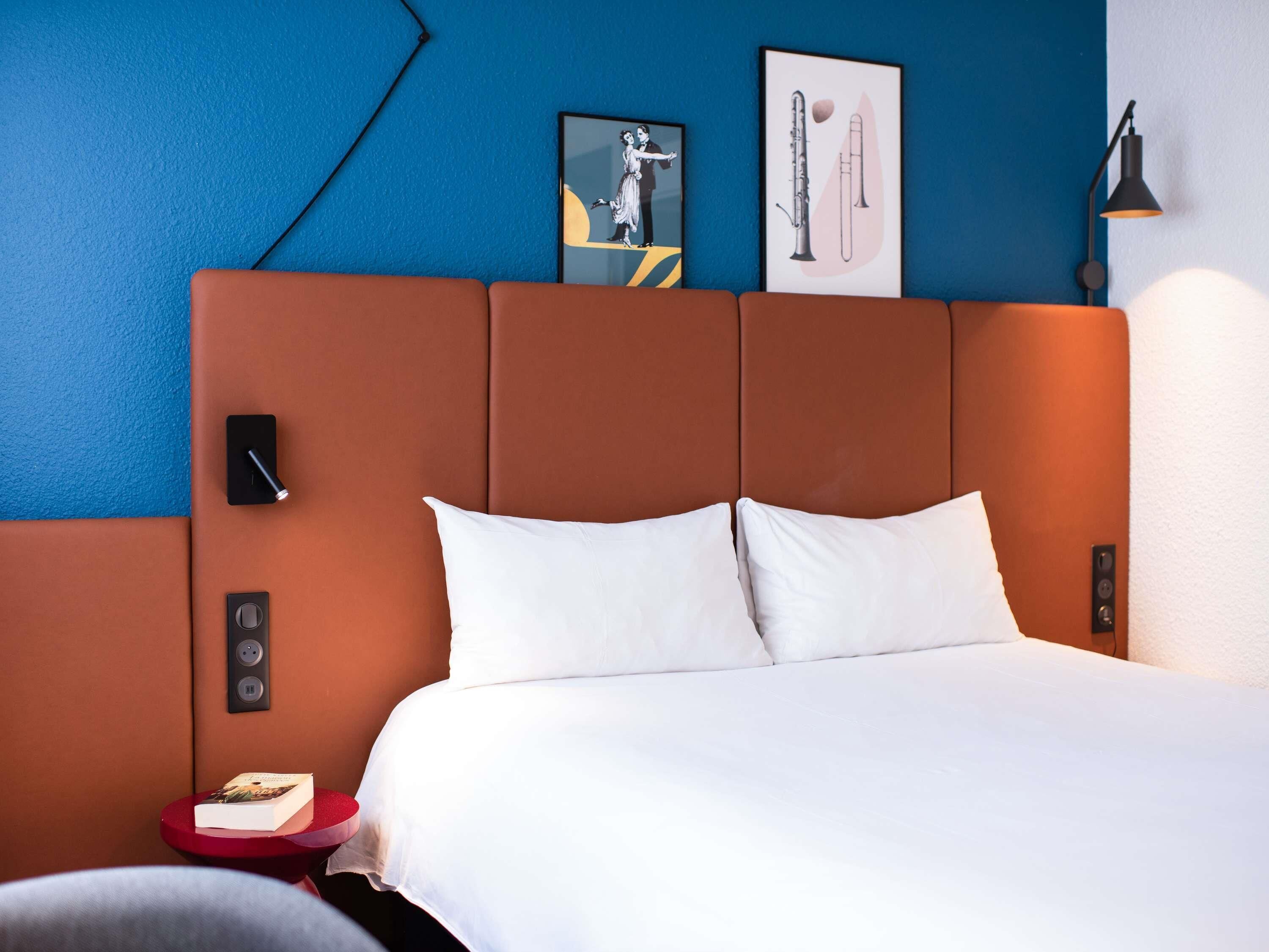 Chambre Double Standard, 1 lit double | Literie de qualité supérieure, ameublement personnalisé, bureau