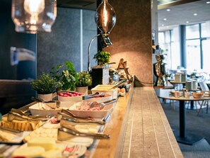 Frokostbuffé hver dag (EUR 12.9 per person)