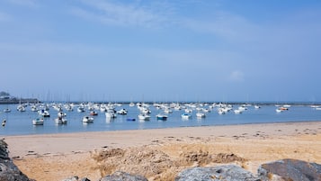 Beach nearby, white sand, 2 beach bars