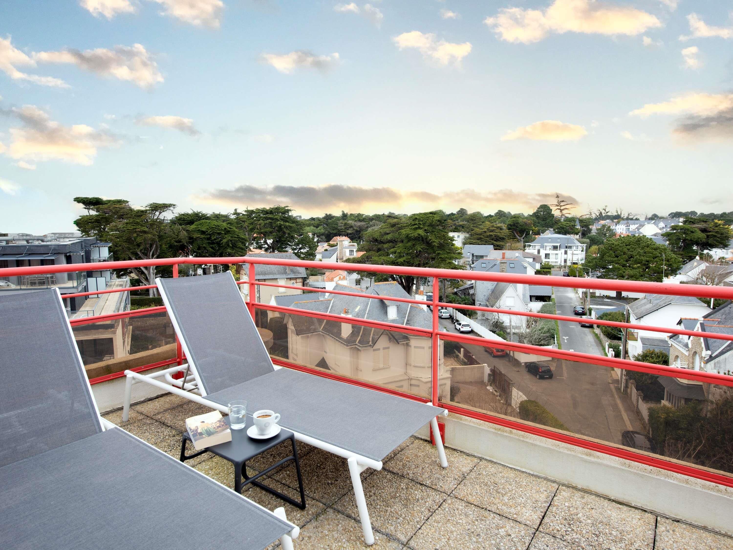 Luxe beddengoed, individueel gemeubileerd, een bureau