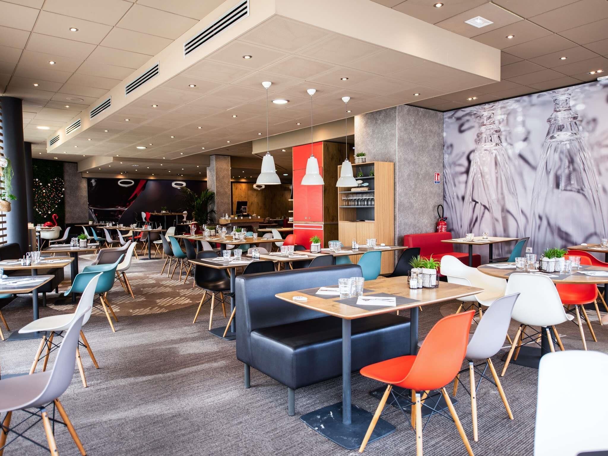Déjeuner et dîner servis sur place