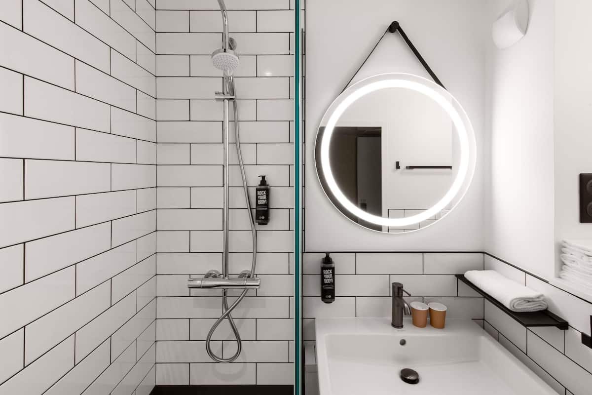 standard double room, 1 double bed | premium bedding, individually furnished, desk, laptop workspace