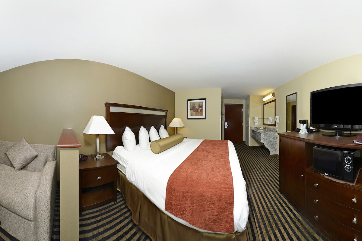 suite, 1 king bed with sofa bed | premium bedding, desk, laptop workspace, blackout curtains