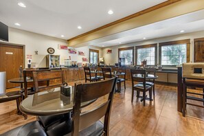 包含每日自助早餐