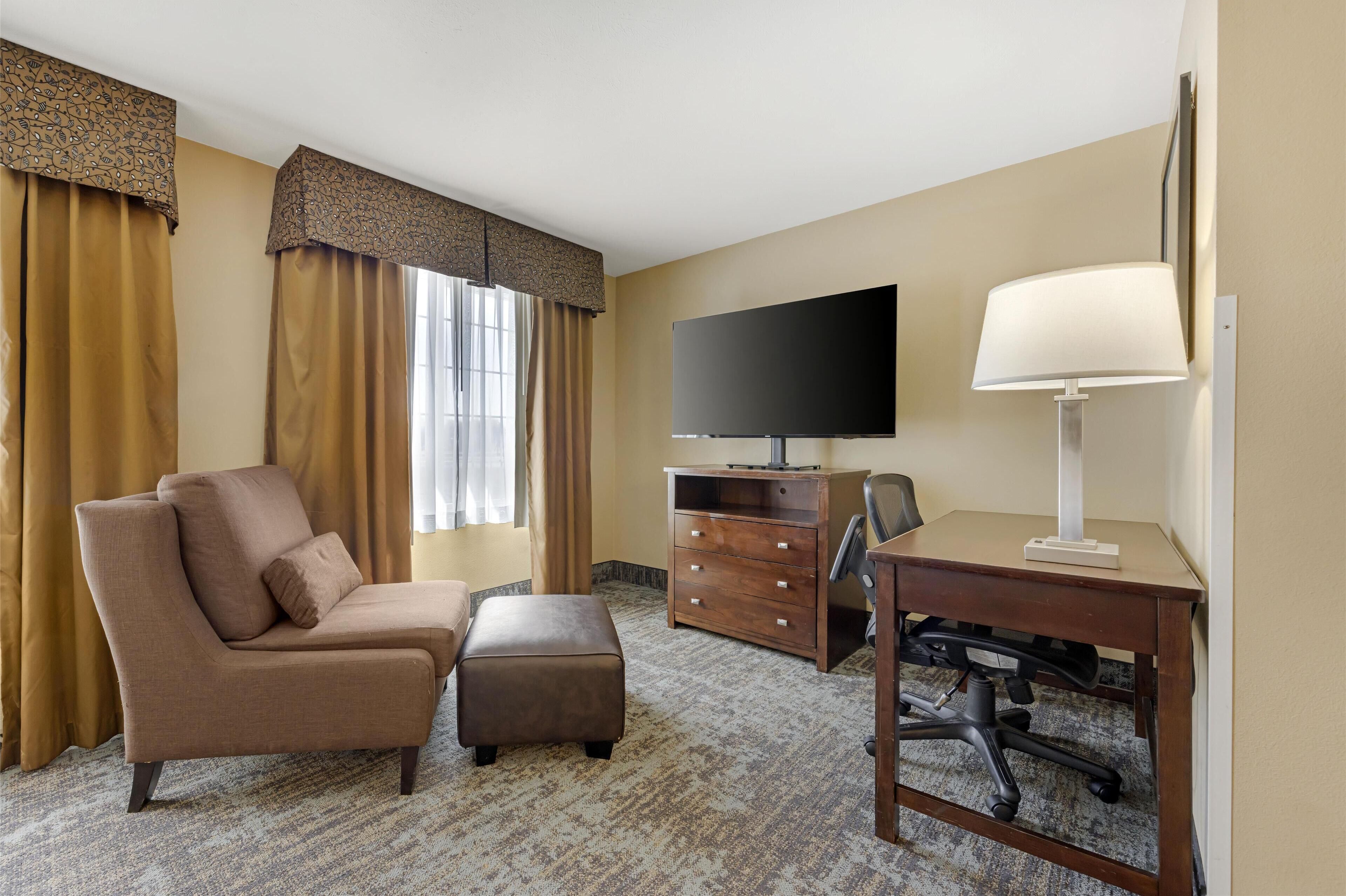 standard room, 1 king bed, non smoking, refrigerator & microwave (with sofabed) | premium bedding, desk, laptop workspace, blackout curtains