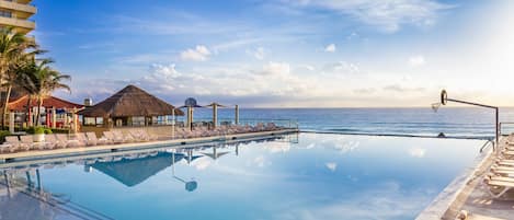 3 Außenpools, Liegestühle