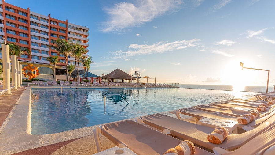 Crown Paradise Club Cancun All Inclusive
