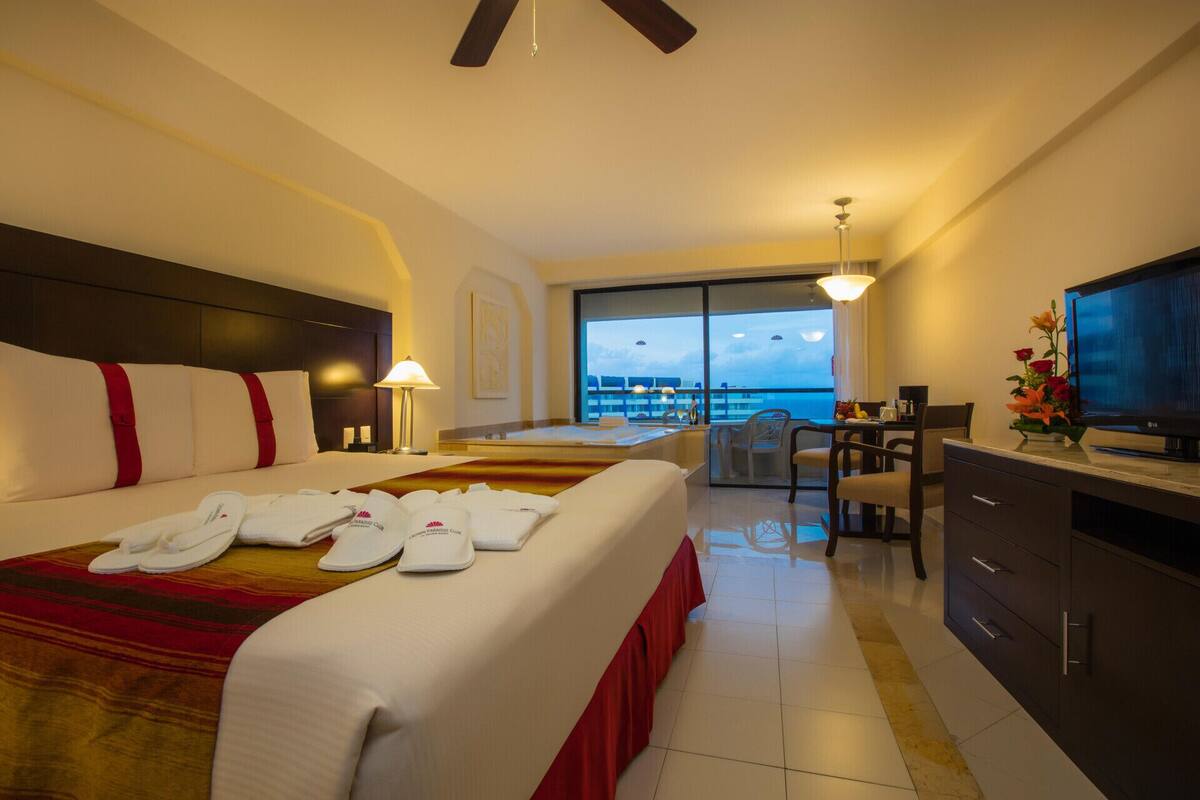 Minibar con snack e bevande gratuite, cassaforte in camera