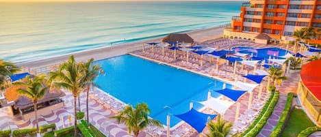 3 piscinas al aire libre, sillones reclinables de piscina