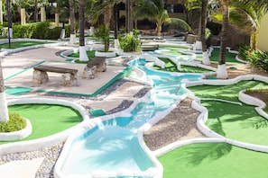 Mini-golf