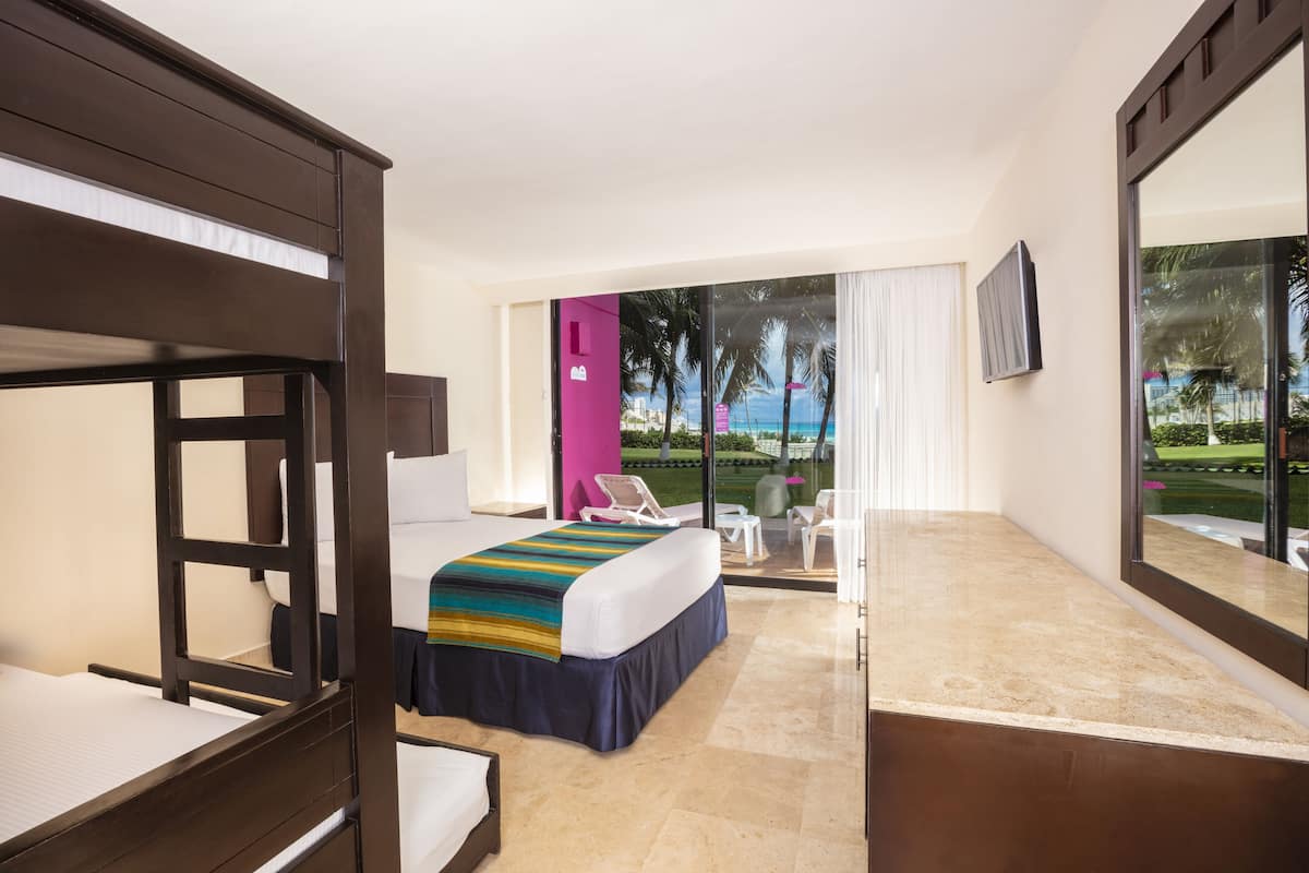 Artículos del minibar gratis y caja de seguridad en la habitación
