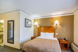 Business Room, 1 Queen Bed, Accessible, Non Smoking | In-room safe, desk, iron/ironing board, free cots/infant beds - Quality Inn & Suites Kansas City - Independence I-70 East (Independence)