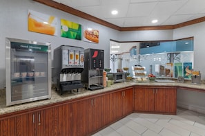 Desayuno autoservicio gratuito y diario