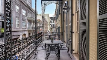 In-room safe, iron/ironing board, free WiFi, bed sheets