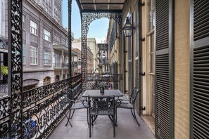 In-room safe, iron/ironing board, free WiFi, bed sheets - Hotel Mazarin (New Orleans)